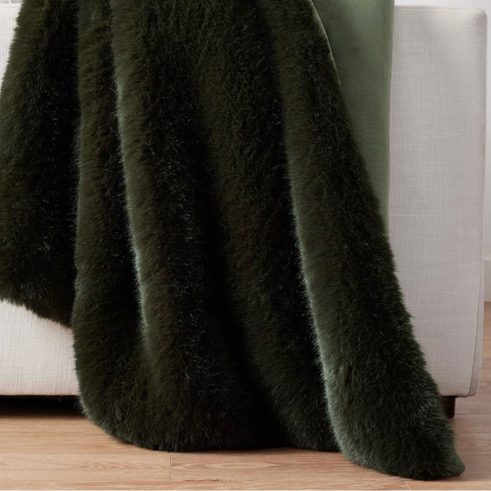 NWT POTTERY BARN FAUX FUR MINK FUR THROW BEST SELLER - Picture 2 of 3